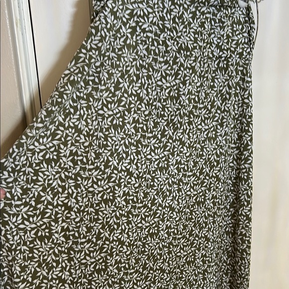 White and Green Maxi Slip Skirt for Resort Wear - Picture 6 of 8